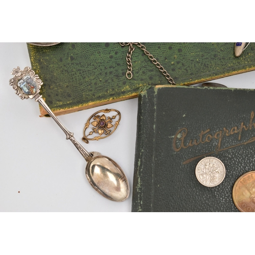 90 - AN ASSORTMENT OF SILVER AND JEWELLERY, to include a silver souvenir spoon, hallmarked Birmingham, an... 