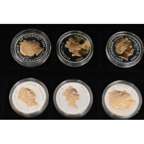 135 - A ROYAL MINT QUEEN ELIZABETH II GOLDEN JUBILEE COLLECTION BOXED SET, of 24x Five Pound coins highlig... 