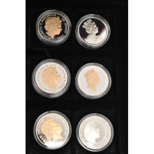 135 - A ROYAL MINT QUEEN ELIZABETH II GOLDEN JUBILEE COLLECTION BOXED SET, of 24x Five Pound coins highlig... 