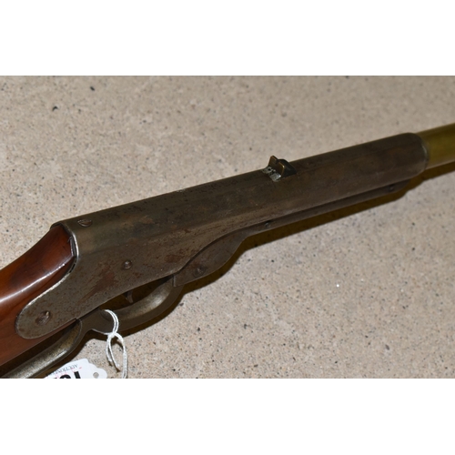 152 - A 'THE DAISY MANUFACTURING COMPANY, PLYMOUTH MICH, USA' DAISY 1000 SHOT AIR GUN, beech stock, single... 