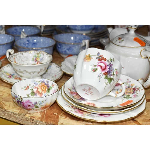 336 - A COLLECTION OF TEAWARE, to include a twenty eight piece Copeland Spode 'Spode's Camilla' tea set, a... 