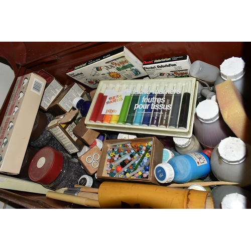 344 - TWO BOXES, A TRUNK AND LOOSE METAL WARES, PICTURES, CRAFT SUPPLIES AND SUNDRY ITEMS, to include a re... 