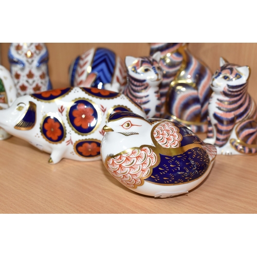 358 - A COLLECTION OF ROYAL CROWN DERBY IMARI PAPERWEIGHTS, comprising two Kittens introduced 1990, one ha... 