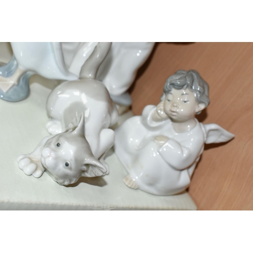 360 - A GROUP OF LLADRO FIGURINES, five figurines and a none matching box comprising 4542 Angel Group, 453... 