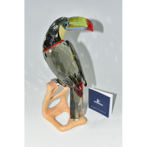 368 - A BOXED SWAROVSKI CRYSTAL BIRDS OF PARADISE 'TOUCAN BLACK DIAMOND' SCULPTURE, model no 850600, on a ... 