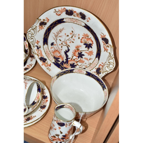 376 - A LATE NINETEENTH CENTURY ROYAL CHINA WORKS WORCESTER (GRAINGER AND CO) TEA SET, with Imari style pa... 