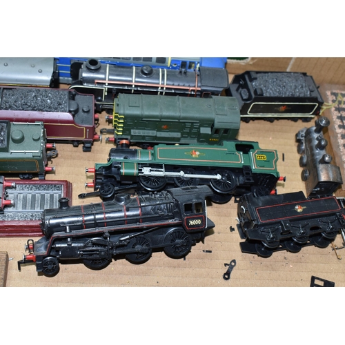 444 - A QUANTITY OF ASSORTED RAILWAY LOCOMOTIVE MODELS, majority are constructed Kitmaster OO gauge kits, ... 