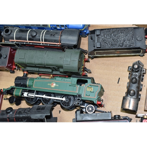 444 - A QUANTITY OF ASSORTED RAILWAY LOCOMOTIVE MODELS, majority are constructed Kitmaster OO gauge kits, ... 