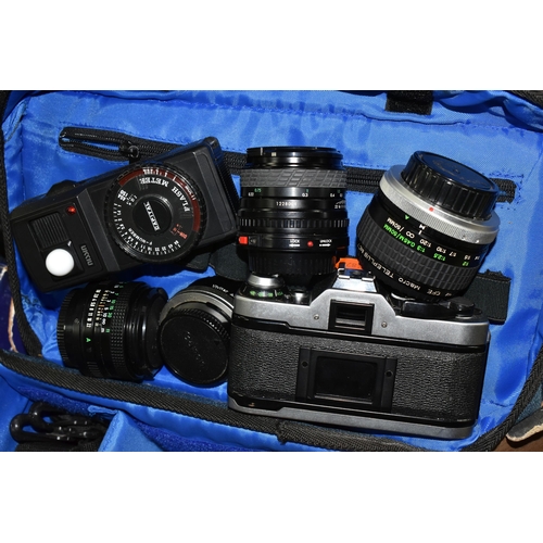 453 - A CAMERA BAG CONTAINING A CANON CAMERA AND SELECTION OF LENSES, comprising a Canon AE-1 program came... 