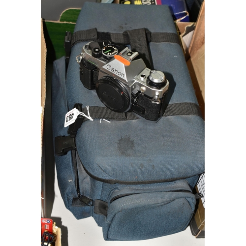 453 - A CAMERA BAG CONTAINING A CANON CAMERA AND SELECTION OF LENSES, comprising a Canon AE-1 program came... 