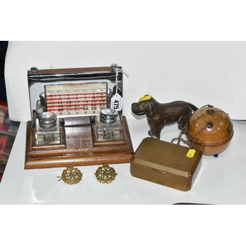 475 - AN EARLY 20TH CENTURY DESK TOP OAK PEN STAND, with chrome fronted  perpetual Calander and a pair of ... 