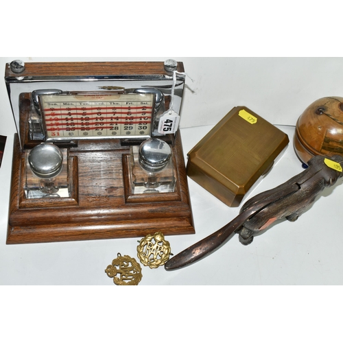 475 - AN EARLY 20TH CENTURY DESK TOP OAK PEN STAND, with chrome fronted  perpetual Calander and a pair of ... 