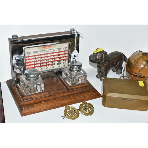 475 - AN EARLY 20TH CENTURY DESK TOP OAK PEN STAND, with chrome fronted  perpetual Calander and a pair of ... 