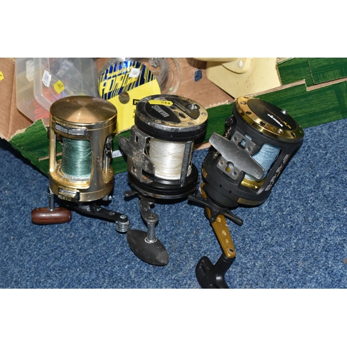 514 - ONE BOX OF SEA FISHING TACKLE AND A GROUP OF SEA FISHING RODS, to include a Gemini GN300 reel, an Ok... 