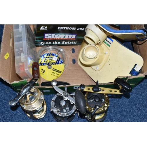 514 - ONE BOX OF SEA FISHING TACKLE AND A GROUP OF SEA FISHING RODS, to include a Gemini GN300 reel, an Ok... 