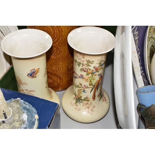 537 - FOUR BOXES AND LOOSE CERAMICS, GLASS, EPHEMERA AND SUNDRY ITEMS, to include a small number of postca... 