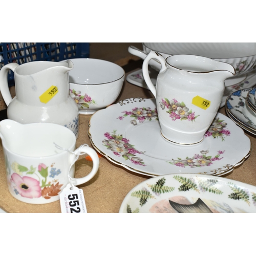 552 - A GROUP OF TEA WARE AND CERAMICS, comprising a Sutherland  china tea set, pattern 1843 comprising tw... 