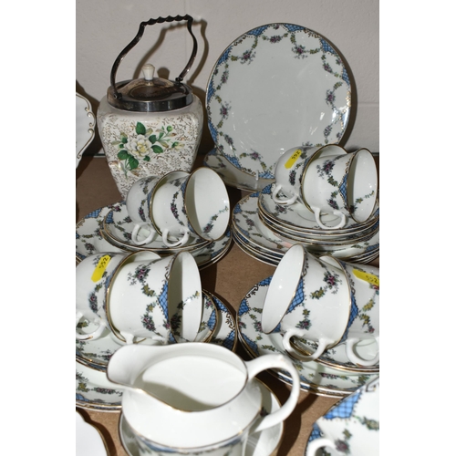 552 - A GROUP OF TEA WARE AND CERAMICS, comprising a Sutherland  china tea set, pattern 1843 comprising tw... 