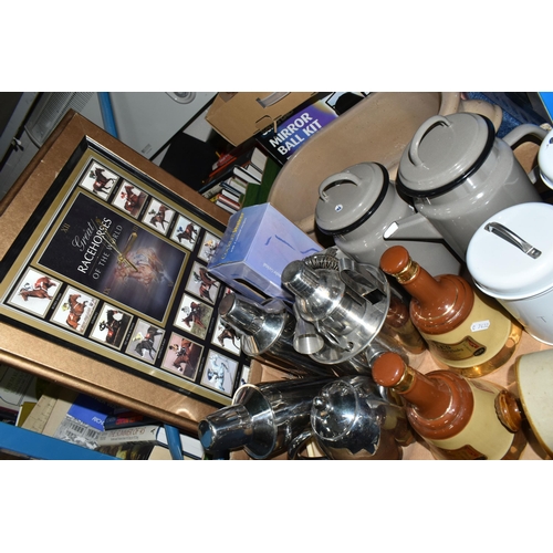 579 - ONE BOX OF MISCELLANEOUS SUNDRIES, to include three stainless steel cocktail shakers, a stainless st... 