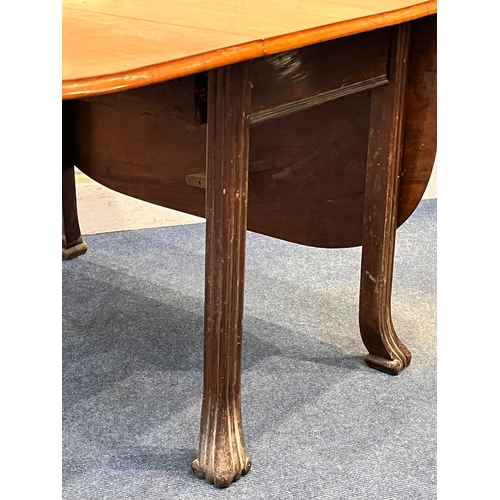 1403 - A 20TH CENTURY DROP LEAF TABLE, on shaped legs, open width 152cm x closed width 55cm x depth 107cm x... 