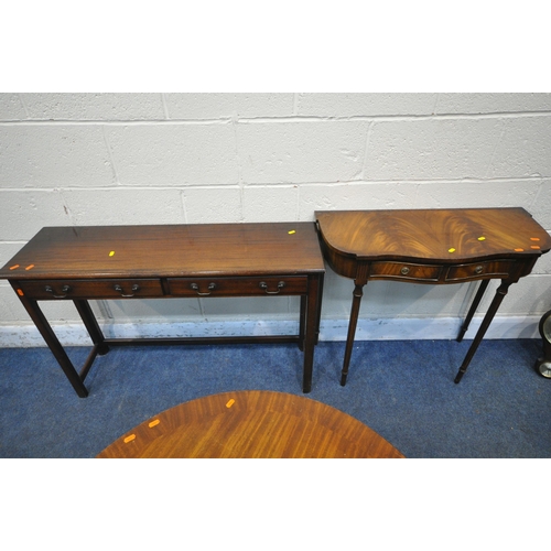 1231 - A 20TH CENTURY MAHOGANY CIRCULAR TABLE, fitted with four drawers, on four splayed legs, diameter 92c... 