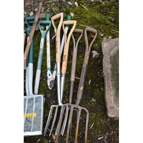 1006 - A SELECTION OF GARDEN HAND TOOLS, to include a Wilkinson sword and a Kent and stone shovel, three ot... 