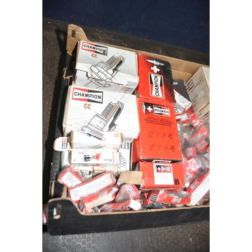 1053 - A TRAY CONTAINING A LARGE QUANTITY OF BRAND NEW CHAMPION SPARK PLUGS including REM40E, N7YCC, N279YC... 