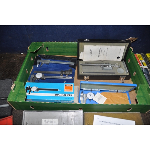 1067 - A TRAY CONTAINING TEST EQUIPMENT including digital and dial vernier calipers by Digimatic, Rabone an... 