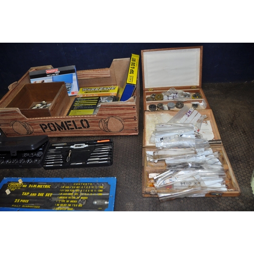 1077 - A TRAY CONTAINING METRIC TAPS AND DIES including Workzone, Powerfix, Draper sets,