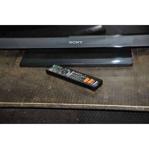 1088 - A SONY KDL 40 EX403 40in TV with remote (PAT pass and working)