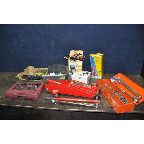 1091 - A TRAY CONTAINING AUTOMOTIVE TOOLS including a Britool Imperial socket set, an Equip trolley jack wi... 