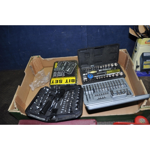 1091 - A TRAY CONTAINING AUTOMOTIVE TOOLS including a Britool Imperial socket set, an Equip trolley jack wi... 