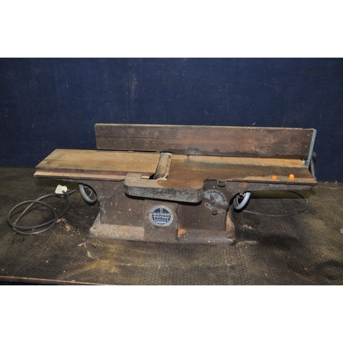 1121 - A VINTAGE WALKER-TURNER BENCH JOINTER  with 6in cut, 34in bed, 240v 'The Cub' motor, adjustable fenc... 