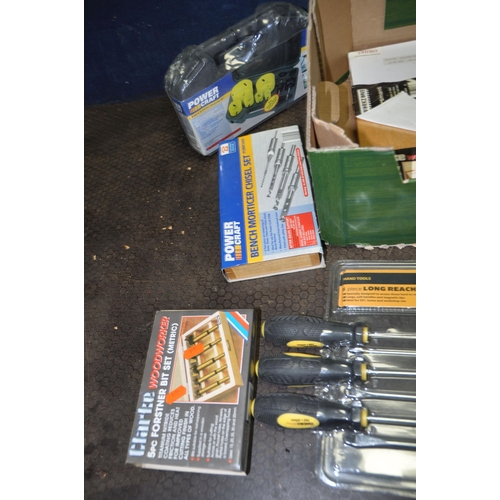 1127 - A TRAY CONTAINING NEW AND STILL PACKAGED WERA, POWERCRAFT AND WORKZONE TOOLS including a Kraftform p... 