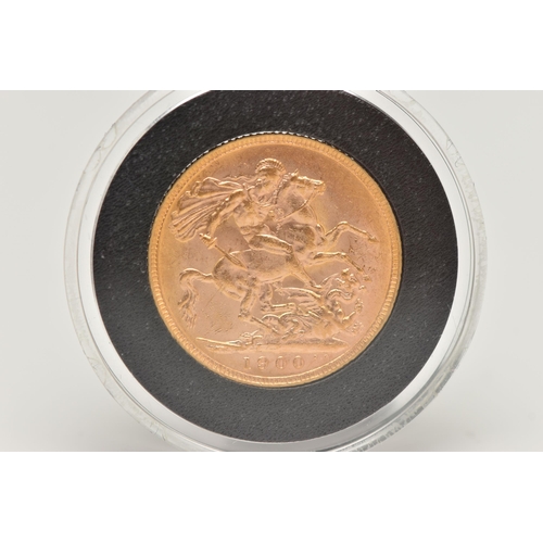 66 - A FULL GOLD SOVEREIGN VICTORIA OLD HEAD 1900, London mint, 10,846,741 mintage, .916 fine, 22.05mm, 7... 