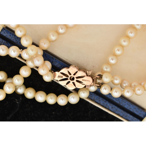 87 - A DOUBLE CULTURED PEARL STRAND NECKLACE, double row of cultured cream pearls with a pink hue, each p... 