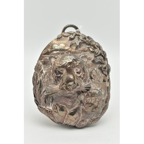 108 - A LIMITED EDITION 'BUCCELLATI' ORNAMENT, depicting a tiger mother and cub with foliage detail surrou... 