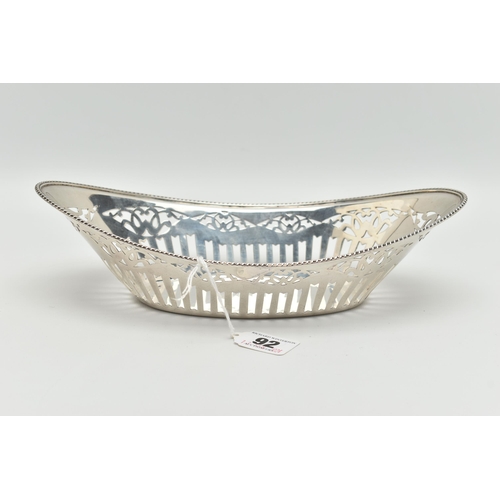 92 - AN EDWARDIAN PIERCED SILVER DISH OF OVAL FORM, rope twist style rim, maker TW, Birmingham 1902, 7.56... 