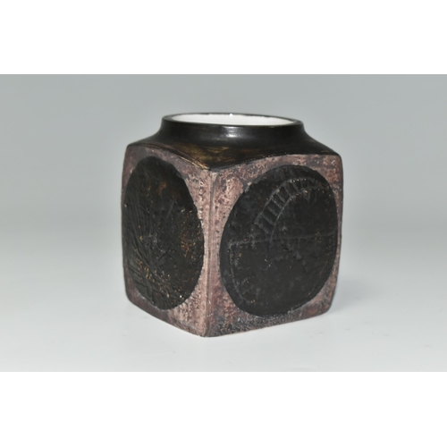 324 - A TROIKA POTTERY MARMALADE POT, with typical incised decoration to each face, marked ' Troika St. Iv... 