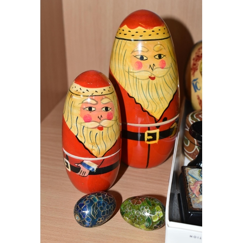 326 - A COLLECTION OF FOLK ART AND SIMILAR ITEMS, twenty pieces, mainly Russian/Eastern European in origin... 