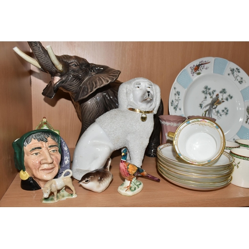 335 - A GROUP OF CERAMICS, to include fourteen pieces of Royal Crown Derby 'Derby Posies' gift and tea war... 