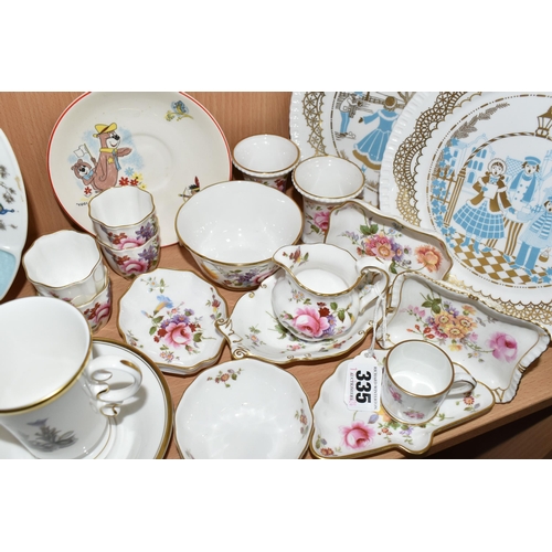 335 - A GROUP OF CERAMICS, to include fourteen pieces of Royal Crown Derby 'Derby Posies' gift and tea war... 