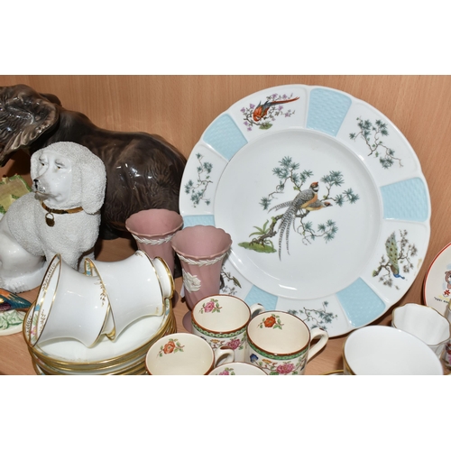 335 - A GROUP OF CERAMICS, to include fourteen pieces of Royal Crown Derby 'Derby Posies' gift and tea war... 