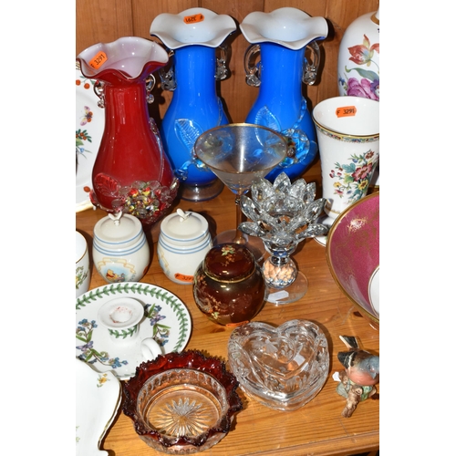 352 - A GROUP OF CERAMICS AND GLASS WARE, to include two Mason's Mandalay planters and a large ginger jar,... 