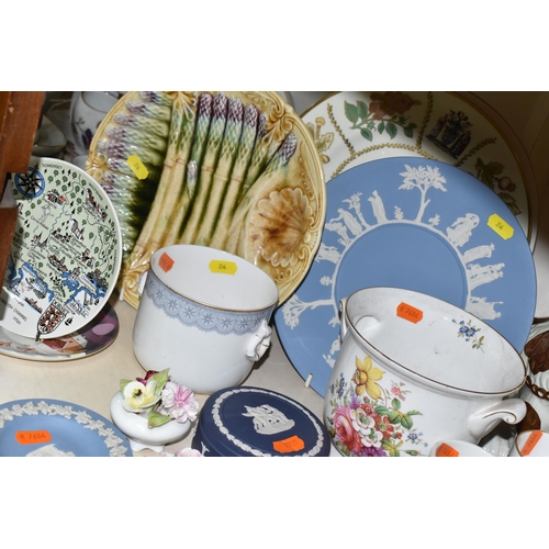 356 - A GROUP OF DECORATIVE CERAMIC ITEMS ETC, to include Coalport 6071 pattern plates and a dish - one pl... 