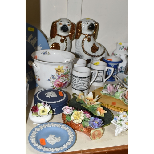 356 - A GROUP OF DECORATIVE CERAMIC ITEMS ETC, to include Coalport 6071 pattern plates and a dish - one pl... 