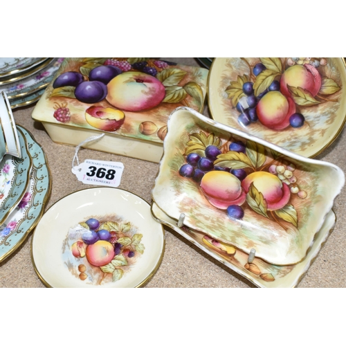 368 - A GROUP OF AYNSLEY BONE CHINA INCLUDING FIVE SMALL PIECES PRINTED AND TINTED WITH ORCHARD FRUIT DECO... 