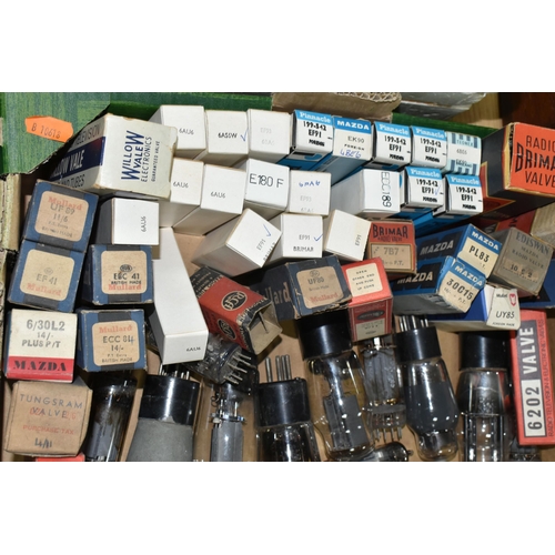 401 - A QUANTITY OF ASSORTED BOXED AND UNBOXED VALVES, boxed examples by Mazda, Mullard, Marconi, Ediswan,... 