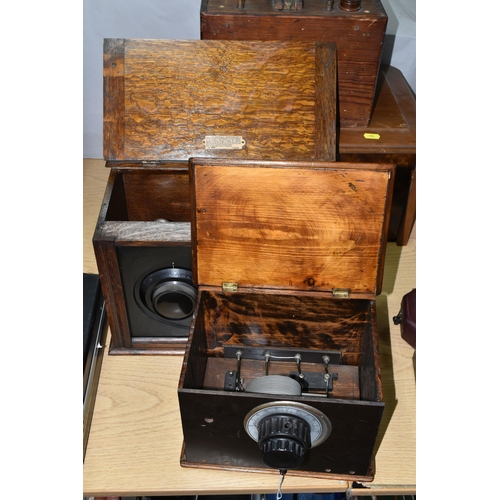 406 - AN OSRAM 'FOUR' NEW MUSIC MAGNET RADIO,  a Marconi radio, one other unmarked radio set and a wooden ... 