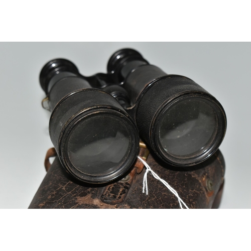 453 - A PAIR OF WW1 BRITISH MILITARY ISSUE BINOCULARS ENGRAVED WITH A BROAD ARROW, also engraved with numb... 